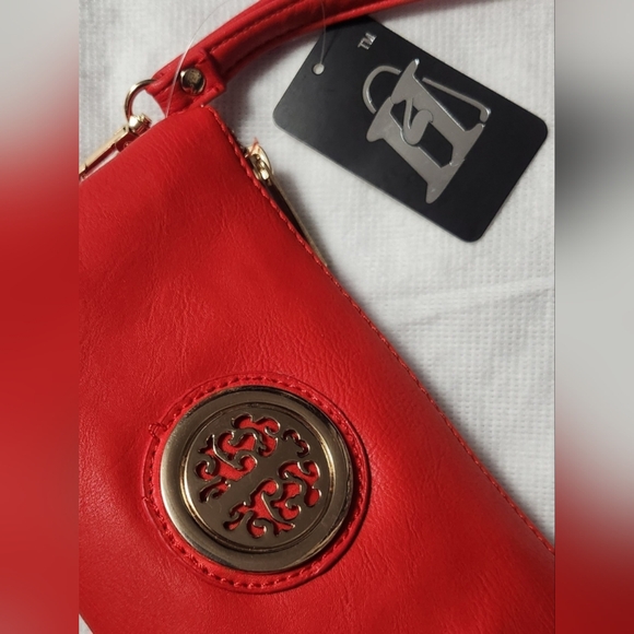 H, RED PURSE, DECOR ON FRONT, CROSSBODY/SHOULDER OR WRISTLET STYLE BAG - Picture 11 of 12